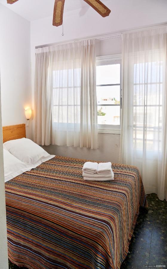 Hostal Illes Pitiüses San Ferran de Ses Roques Extérieur photo