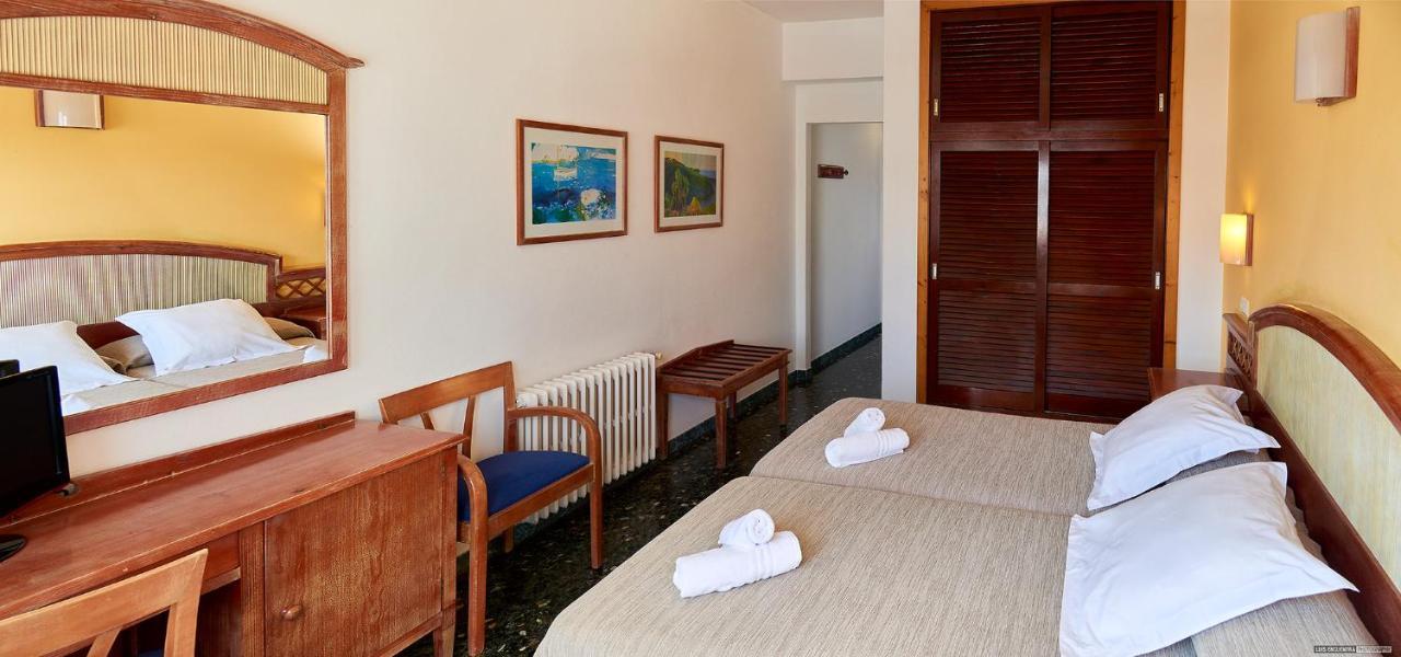 Hostal Illes Pitiüses San Ferran de Ses Roques Extérieur photo