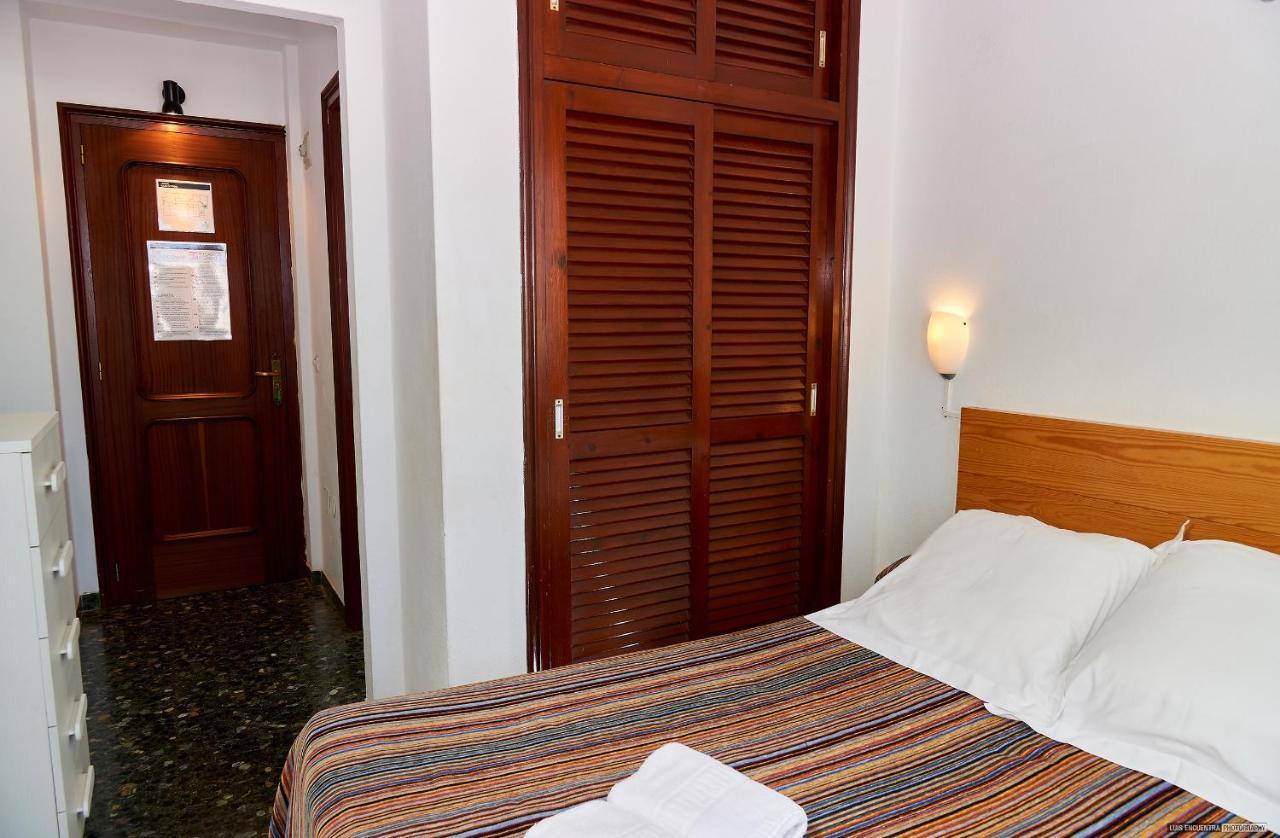 Hostal Illes Pitiüses San Ferran de Ses Roques Extérieur photo